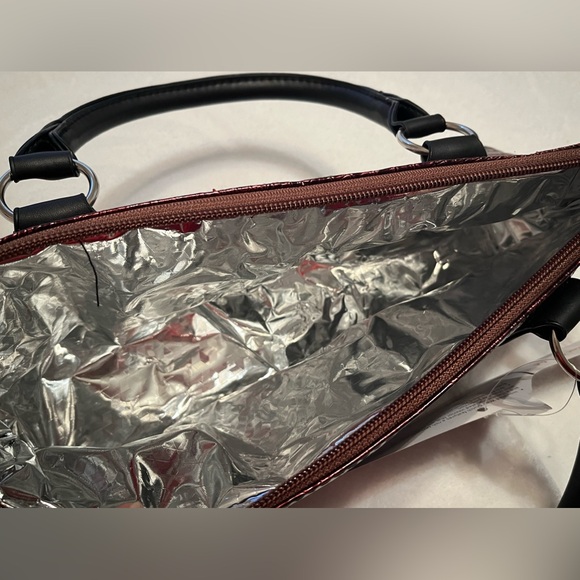 NWT Insulated Wine Tote - includes wine opener - Burgundy Color - Picture 2 of 6